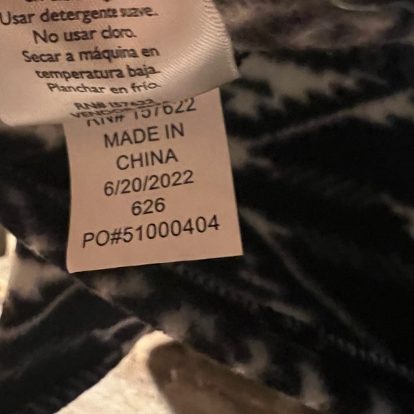 Eddie Bauer Black and White Patterned Sweatshirt - Picture 6 of 12